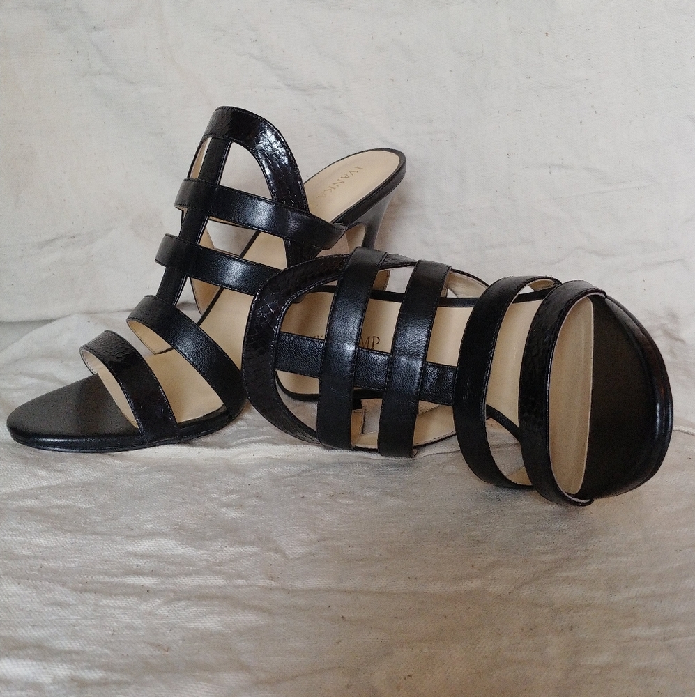 Ivanka trump black Sandles heels new nib